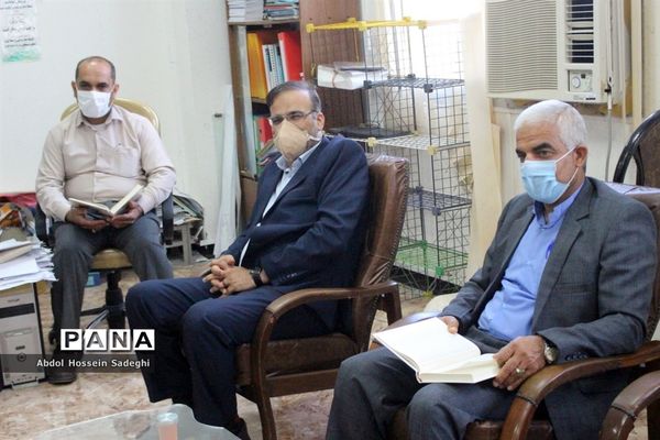 جلسه قرآن و تفسیر بین کارکنان اداره  حراست و اداره قرآن ، نماز و عترت آموزش و پرورش استان بوشهر