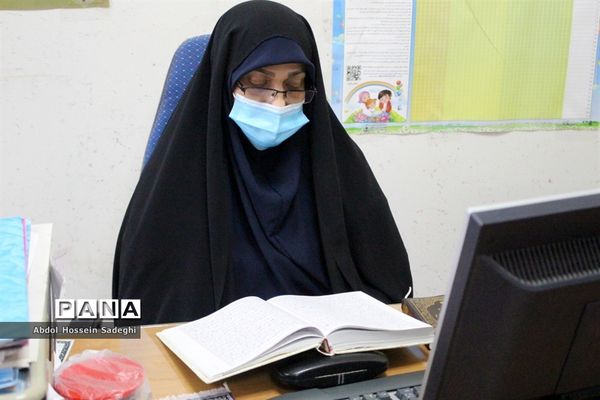 جلسه قرآن و تفسیر بین کارکنان اداره  حراست و اداره قرآن ، نماز و عترت آموزش و پرورش استان بوشهر