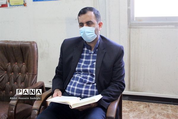 جلسه قرآن و تفسیر بین کارکنان اداره  حراست و اداره قرآن ، نماز و عترت آموزش و پرورش استان بوشهر