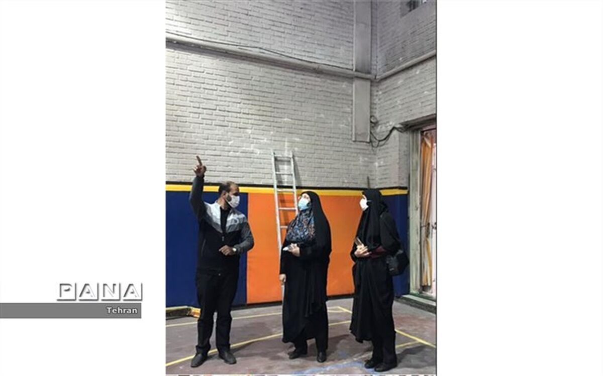 بازدید مدیر آموزش و پرورش منطقه8  از تعمیرات مجموعه ورزشی شهید رجایی