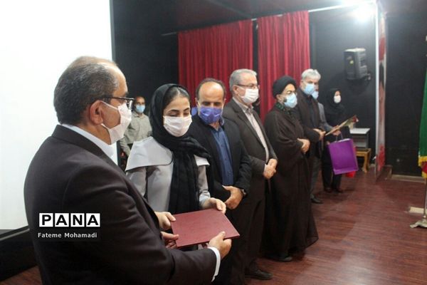 تجلیل از رتبه‌های برتر کنکور سراسری شهرستان محمودآباد