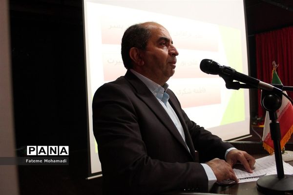 تجلیل از رتبه‌های برتر کنکور سراسری شهرستان محمودآباد