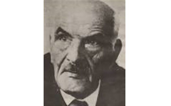 معلمی که اولین مدرسه را در زادگاه خود تاسیس کرد
