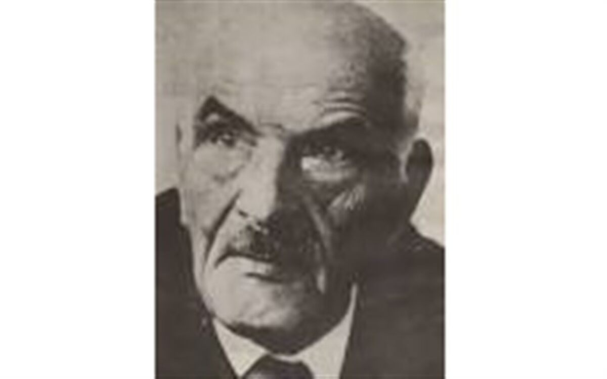 معلمی که اولین مدرسه را در زادگاه خود تاسیس کرد