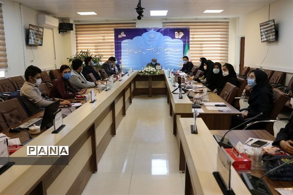 دیدار نمایندگان مجلس دانش‌آموزی و اعضای هیات رئیسه شورای دانش‌آموزی با مدیرکل آموزش و پرورش  البرز