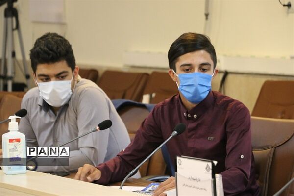 دیدار نمایندگان مجلس دانش‌آموزی و اعضای هیات رئیسه شورای دانش‌آموزی با مدیرکل آموزش و پرورش  البرز