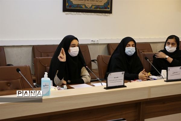 دیدار نمایندگان مجلس دانش‌آموزی و اعضای هیات رئیسه شورای دانش‌آموزی با مدیرکل آموزش و پرورش  البرز