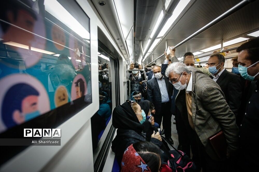 بازدید سخنگوی دولت از طرح استفاده اجباری ماسک در مترو