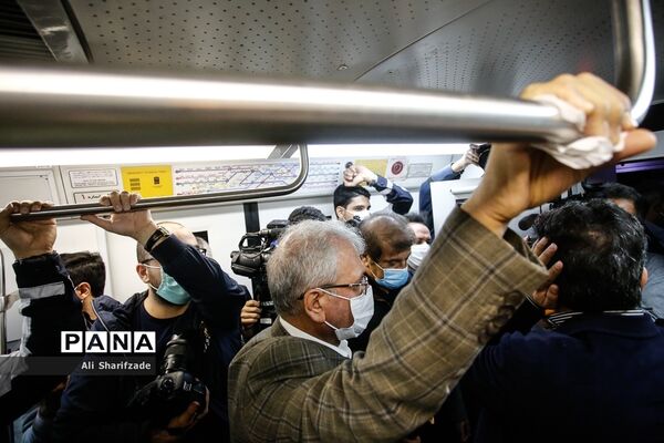 بازدید سخنگوی دولت از طرح استفاده اجباری ماسک در مترو