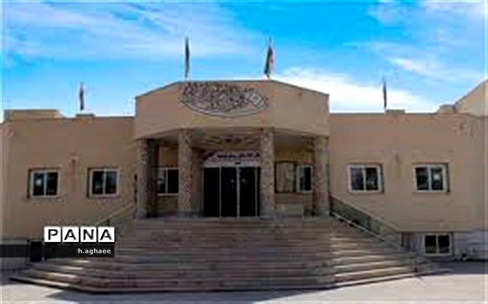 خانواده‌ها در آموزش دروس به فرزندانشان صبور باشند