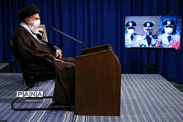 ارتباط تصویری فرمانده کل قوا با مراسم مشترک دانش‌آموختگی دانشجویان دانشگاه‌های افسری نیروهای مسلح
