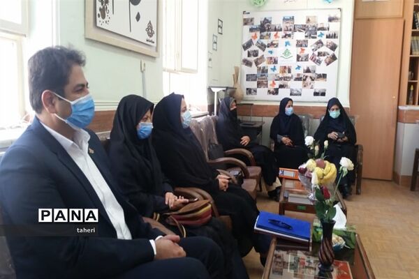 بازدید رئیس سازمان دانش‌آموزی فارس از فعالیت‌های پیشتازان در نی ریز