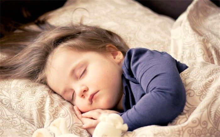 کودکانی که با قصه و لالایی به خواب می‌روند، عاشق‌تر می‌شوند