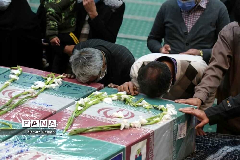وداع با پیکر پاک 5 شهید گمنام در حسینیه جماران و مسجد امام حسین (ع) بیرجند