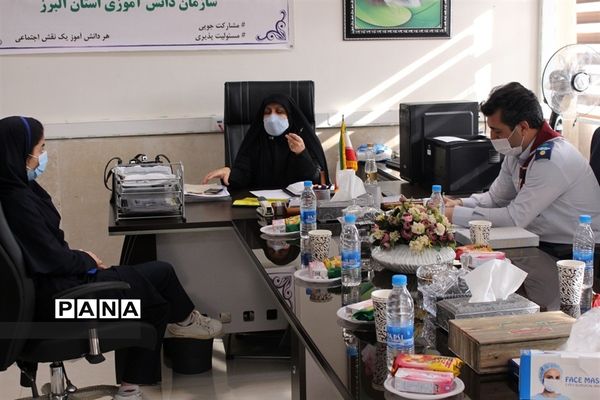 نشست نمایندگان دهمین دوره مجلس دانش آموزی استان البرز