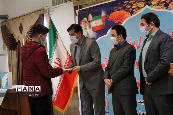 آیین تقدیر از دانش آموزان برتر پیشوا