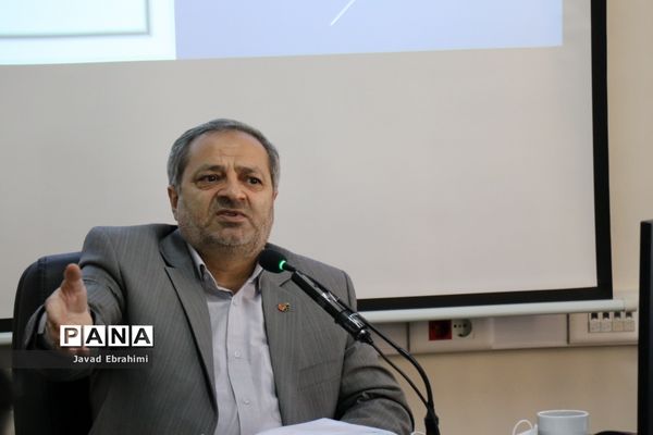 نشست معاون پرورشی  با  کارشناسان حوزه امور تربیتی، مشاوره و مراقبت در برابر آسیب‌های اجتماعی خراسان رضوی