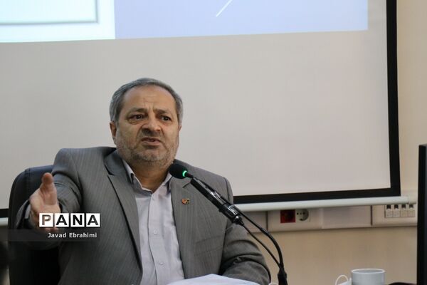 نشست معاون پرورشی  با  کارشناسان حوزه امور تربیتی، مشاوره و مراقبت در برابر آسیب‌های اجتماعی خراسان رضوی