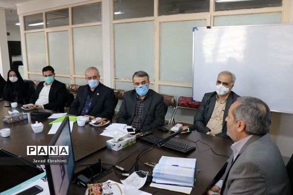 نشست معاون پرورشی  با  کارشناسان حوزه امور تربیتی، مشاوره و مراقبت در برابر آسیب‌های اجتماعی خراسان رضوی