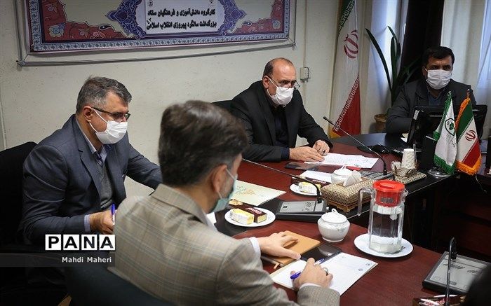 رمضانی: زنگ انقلاب 12 بهمن از سوی وزیر آموزش و پرورش نواخته می‌شود