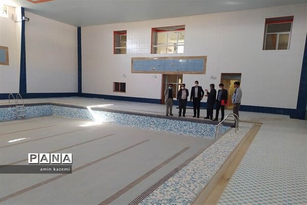 بازدید سرزده  رئیس سازمان دانش‌آموزی  فارس از استخر آماده افتتاح در داراب