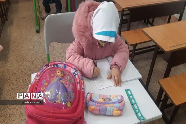 حضور دانش‌آموزان  و هنر‌آموزان در مدارس منطقه 13