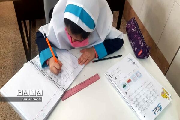 حضور دانش‌آموزان  و هنر‌آموزان در مدارس منطقه 13