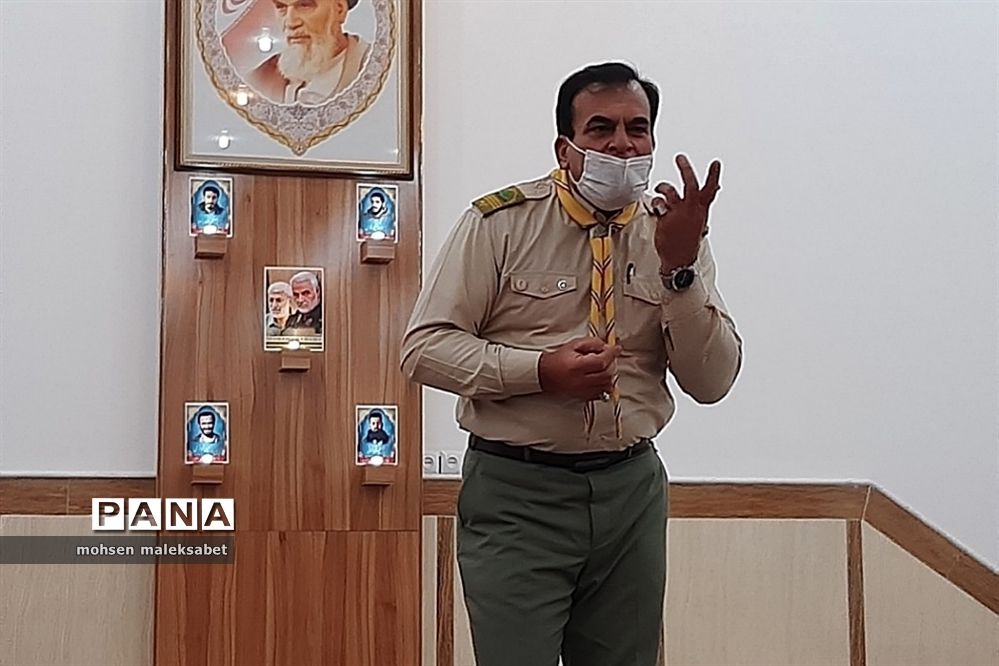 نشست مدیر و مسئولان سازمان دانش آموزی یزد با مربیان پیشتاز اردکان