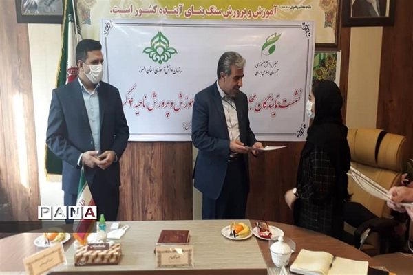 نشست نمایندگان دهمین دوره  مجلس دانش آموزی ناحیه 4 کرج