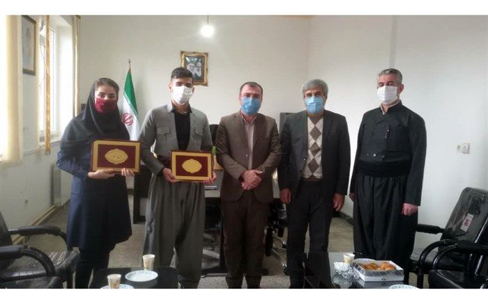 اعطای اعتبار نامه مجلس دانش آموزی به نمایندگان مجلس دانش آموزی در شهرستان بانه
