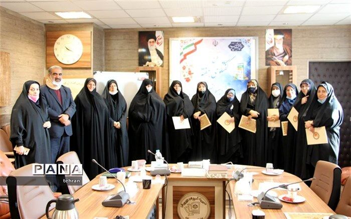 تجلیل از مدیران منتخب مدارس آموزش ابتدایی برتر منطقه 16 در اجرای پروژه مهر