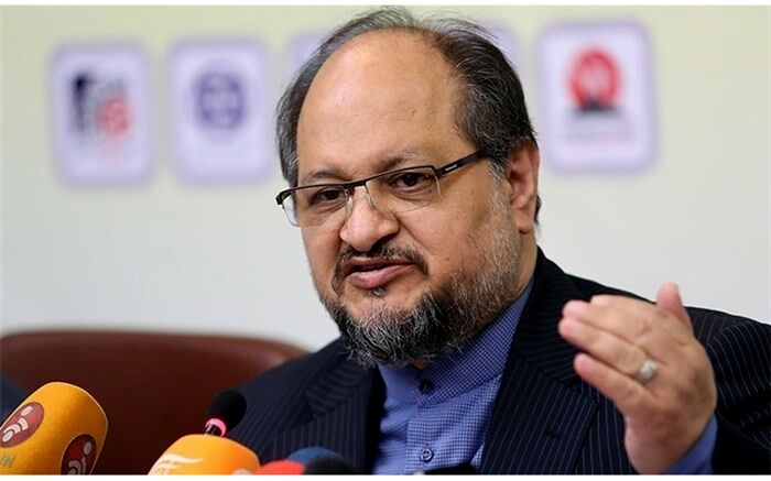 شریعتمداری: برخی در آزادی توهین چک سفید امضا دارند