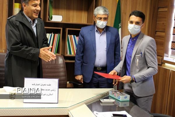 اعطای اعتبارنامه و حکم مشاوردانش آموزی به رئیس جدید مجلس دانش آموزی کهگیلویه و بویراحمد