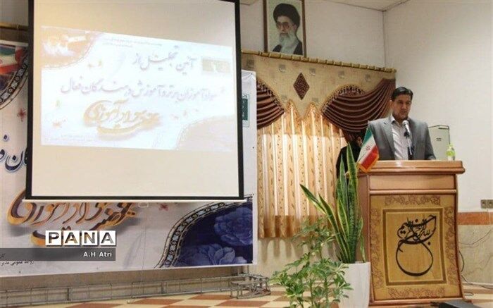 سوادآموزان برتر پیشوایی تقدیر شدند