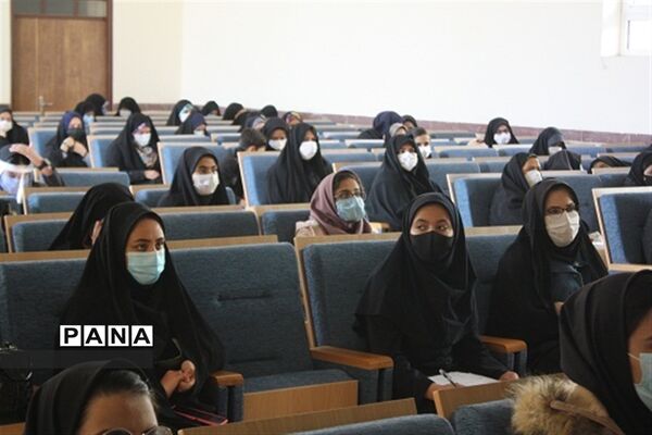 تجلیل از برگزیدگان مسابقات قرآنی و فرهنگی هنری در ابرکوه