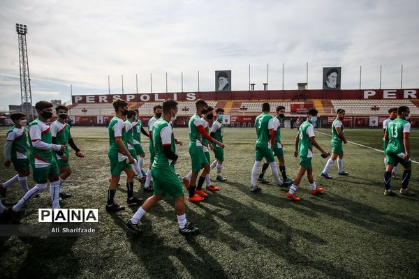 دیدار تیم های فوتبال هنرمندان و کودکان کار