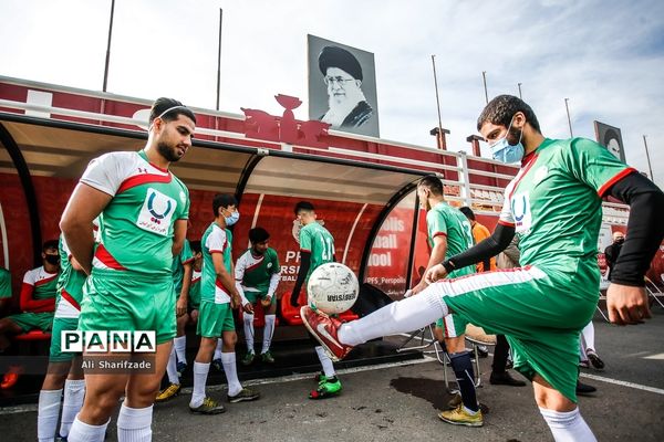 دیدار تیم های فوتبال هنرمندان و کودکان کار