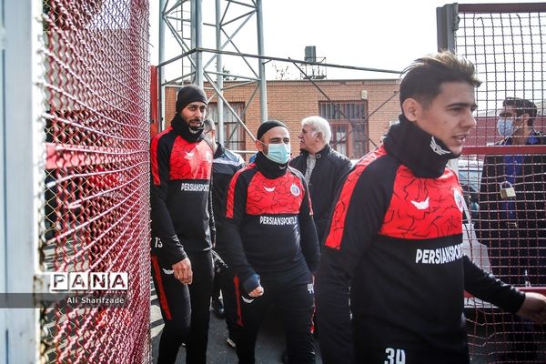 دیدار تیم های فوتبال هنرمندان و کودکان کار