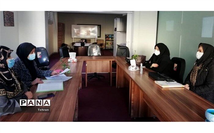 بازدید کارشناس مقطع اول متوسطه منطقه ۳، از چگونگی اجرای برنامه ویژه دبیرستان سهام خیام