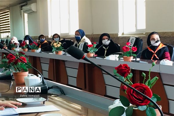 جلسه آموزشی دانش‌آموزان پیشتاز در قرچک