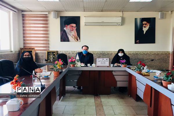 جلسه آموزشی دانش‌آموزان پیشتاز در قرچک