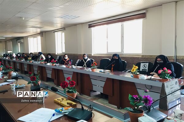 جلسه آموزشی دانش‌آموزان پیشتاز در قرچک