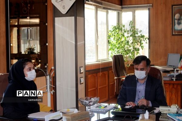 دیدار اعضای مجلس دانش آموزی با مدیر کل آموزش و پرورش استان اصفهان