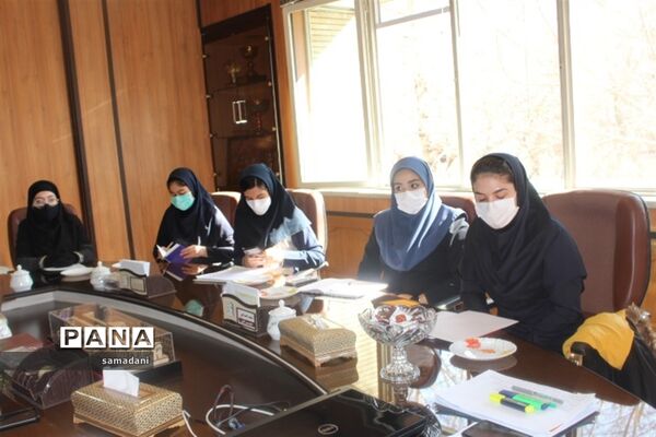 دیدار اعضای مجلس دانش آموزی با مدیر کل آموزش و پرورش استان اصفهان