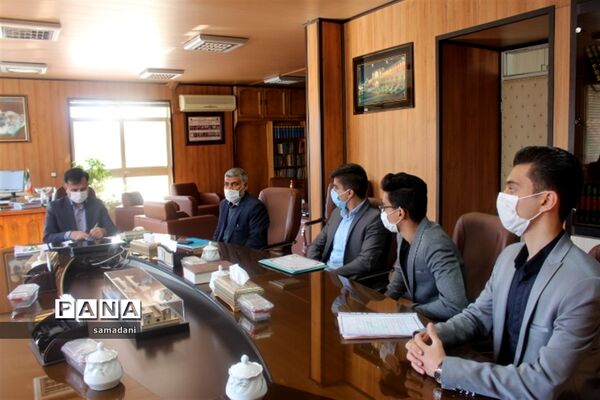دیدار اعضای مجلس دانش آموزی با مدیر کل آموزش و پرورش استان اصفهان