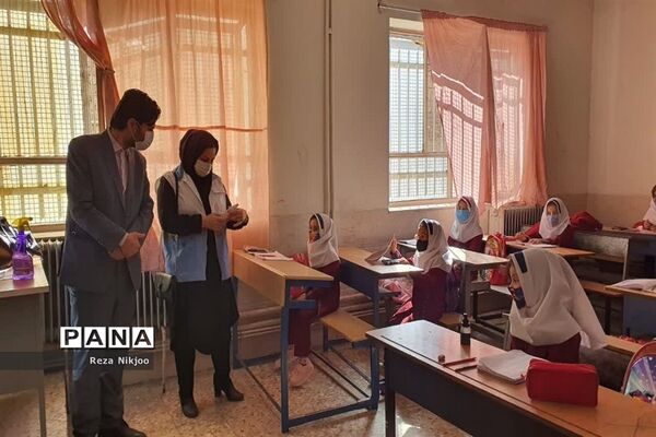 بازدید بازرسان فرمانداری و شبکه بهداشت از وضعیت بهداشتی مدارس بهارستان یک