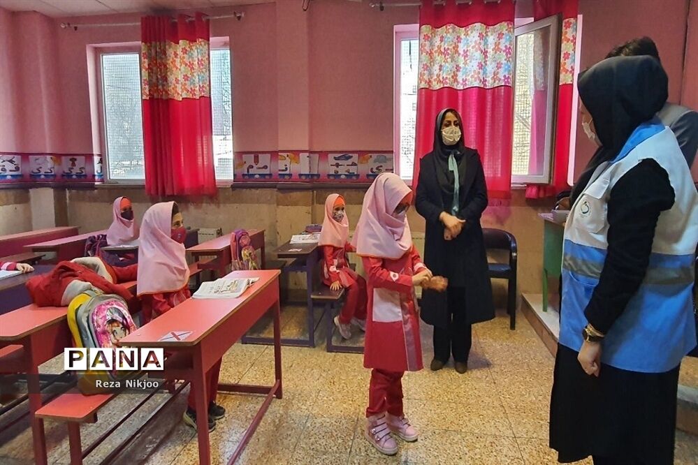بازدید بازرسان فرمانداری و شبکه بهداشت از وضعیت بهداشتی مدارس بهارستان یک