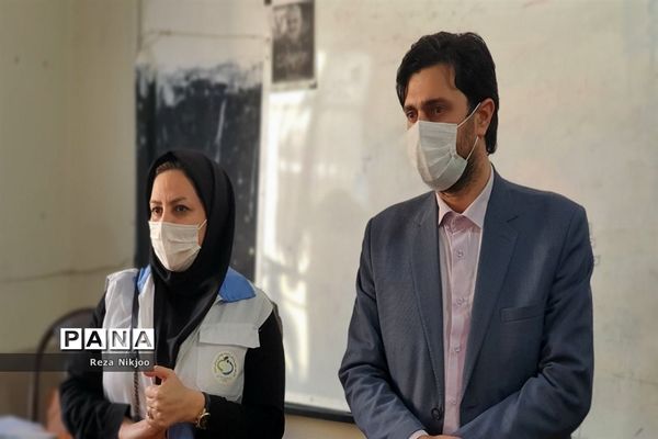 بازدید بازرسان فرمانداری و شبکه بهداشت از وضعیت بهداشتی مدارس بهارستان یک