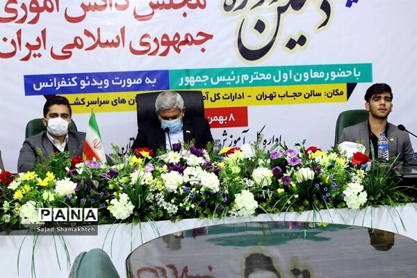 حضور نمایندگان خوزستان درآیین افتتاحیه دهمین دوره مجلس دانش آموزی کشور