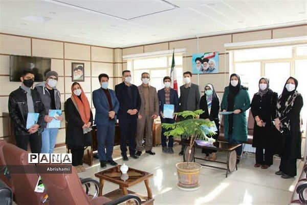 مراسم تقدیر از دانش آموزان پژوهنده ناحیه یک همدان